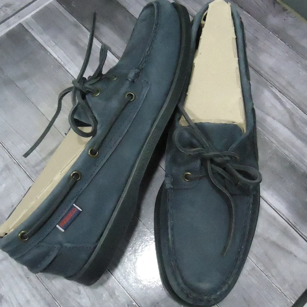 SIZE 11. Sebago Docksides boat shoes
